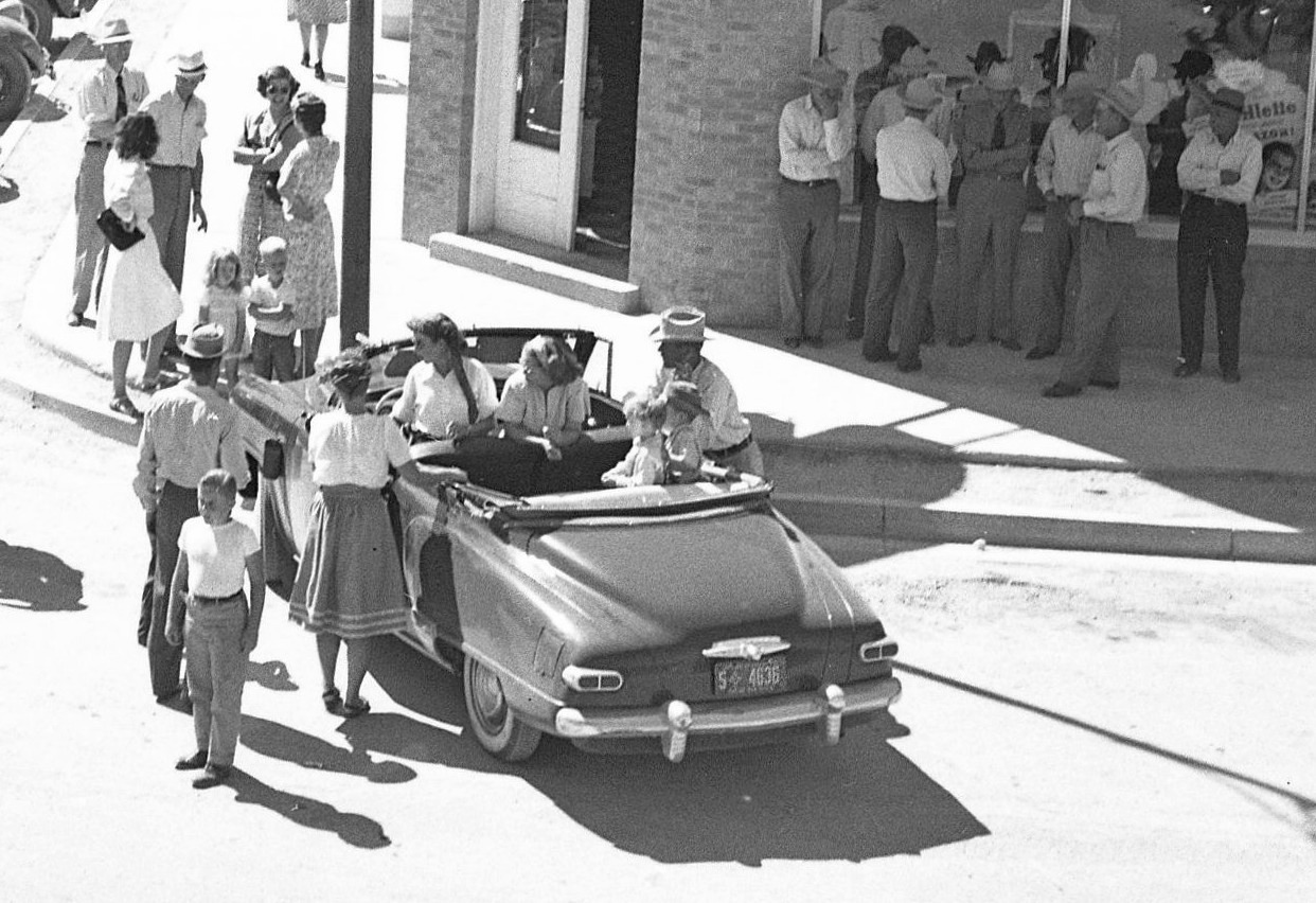 Vintage Vehicle & License Plate Photos